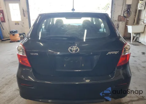 2010 Toyota Corolla Matrix z USA, uszkodzony, nr VIN 2T1KU4EE8AC353165